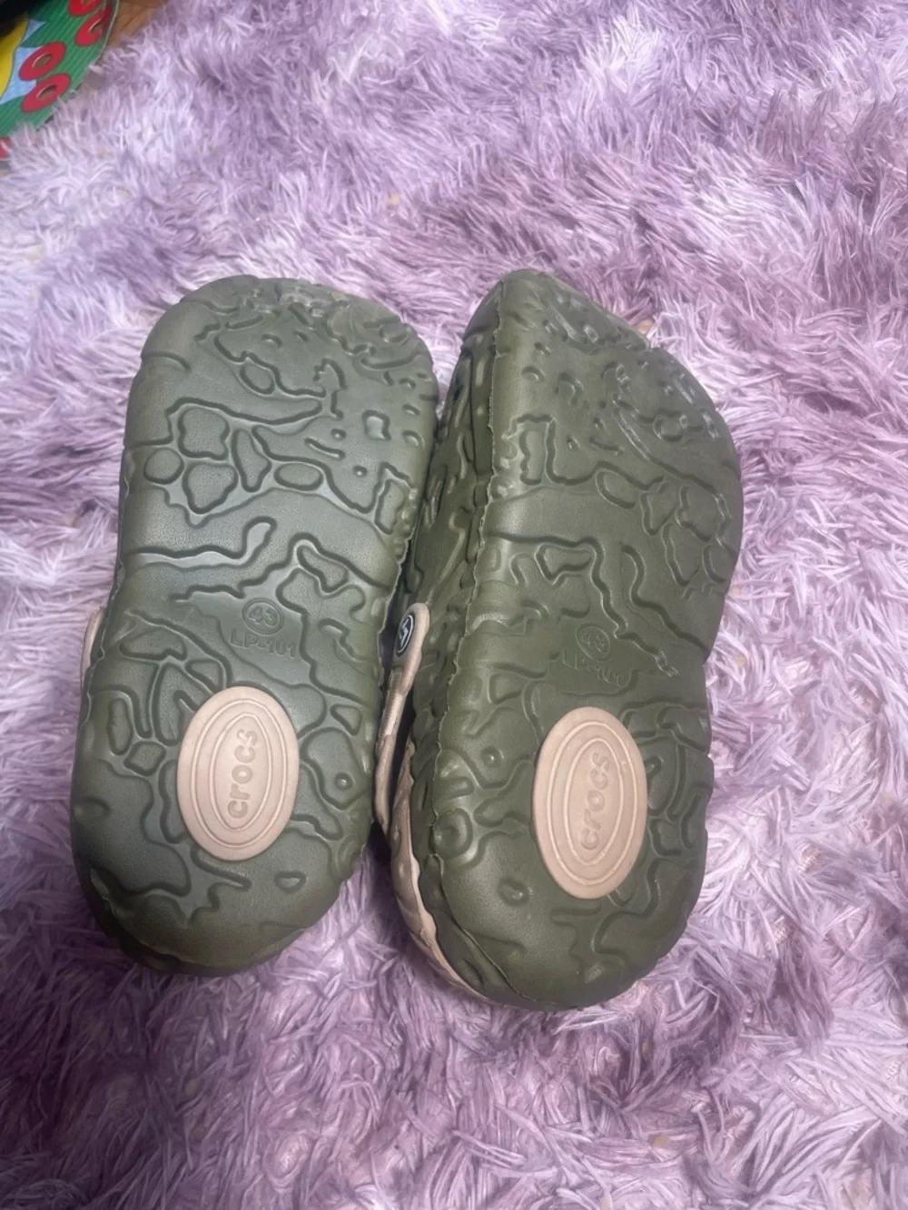 CROCS comfortable slip